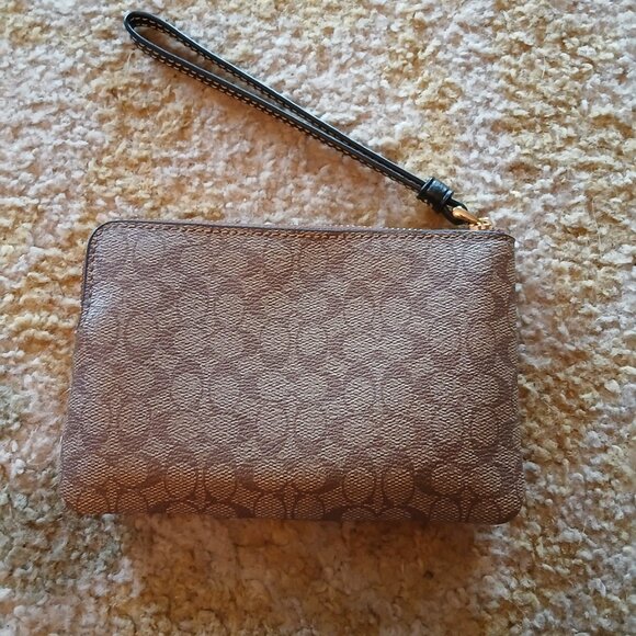 Coach wristlet - Picture 2 of 3